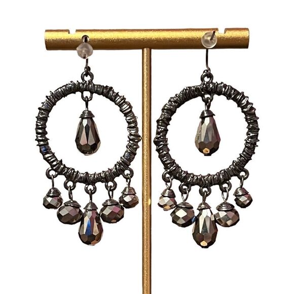 ⭐️3/$25⭐️ Gorgeous Gray Metal Crystal Dangle Earrings - Picture 3 of 4